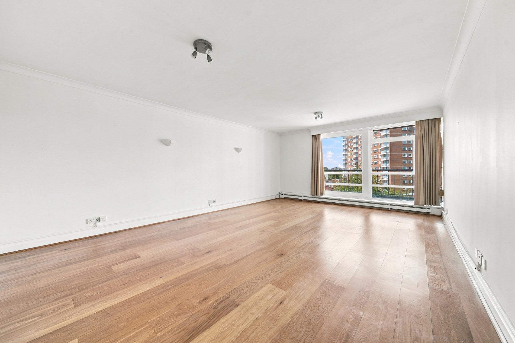 Flat Queensmead in Greater London