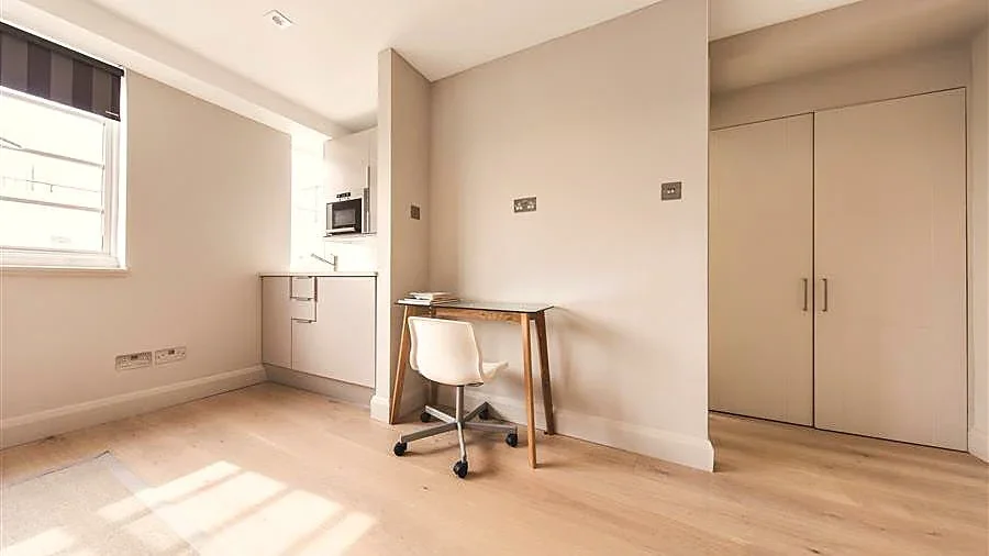 Flat Sloane Avenue in Greater London