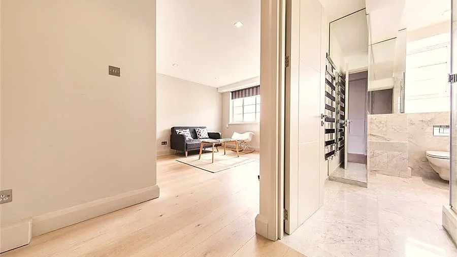 Flat Sloane Avenue in Greater London