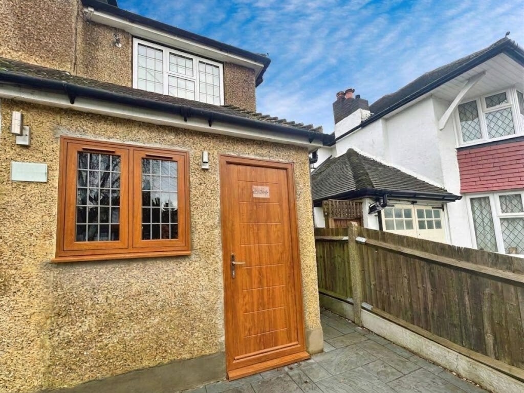 Flat Banstead Road South in Greater London