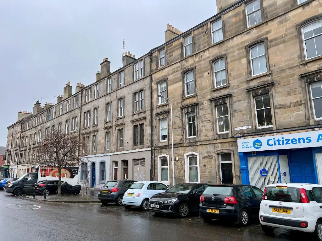 Flat Dalmeny Street in City of Edinburgh