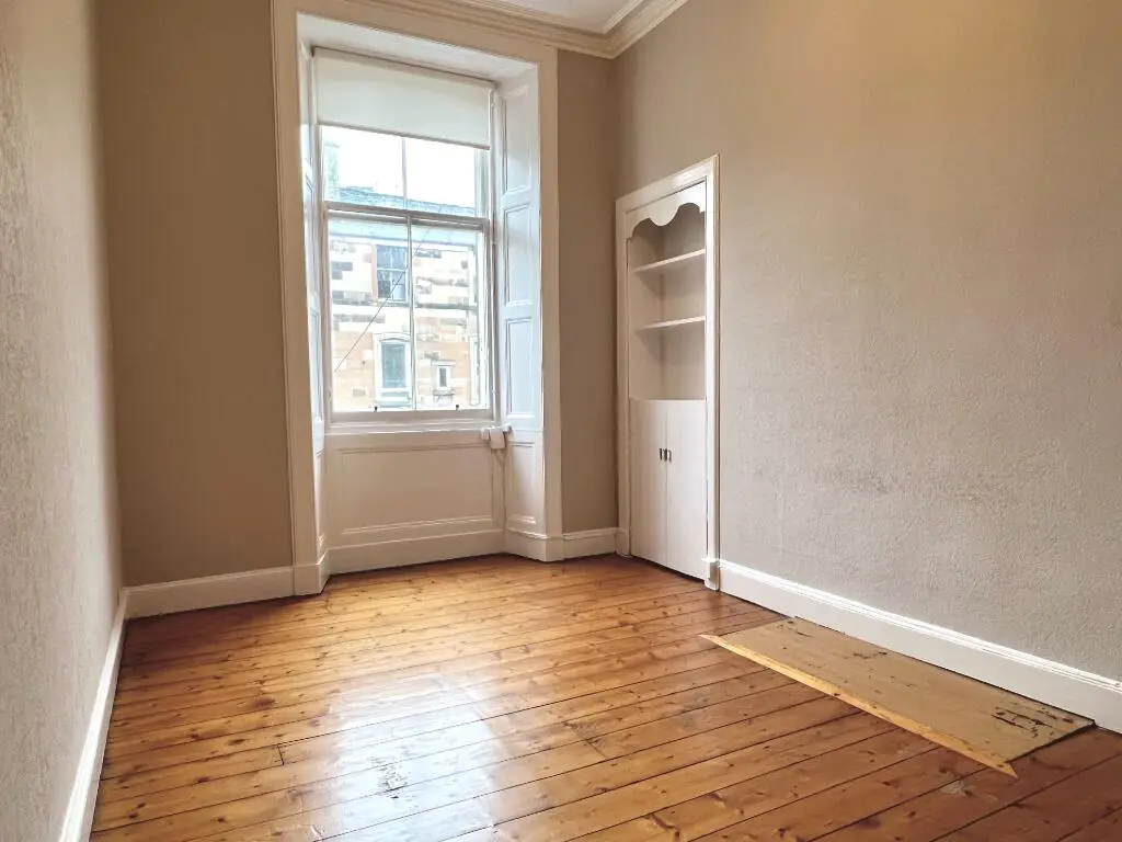 Flat Dalmeny Street in City of Edinburgh