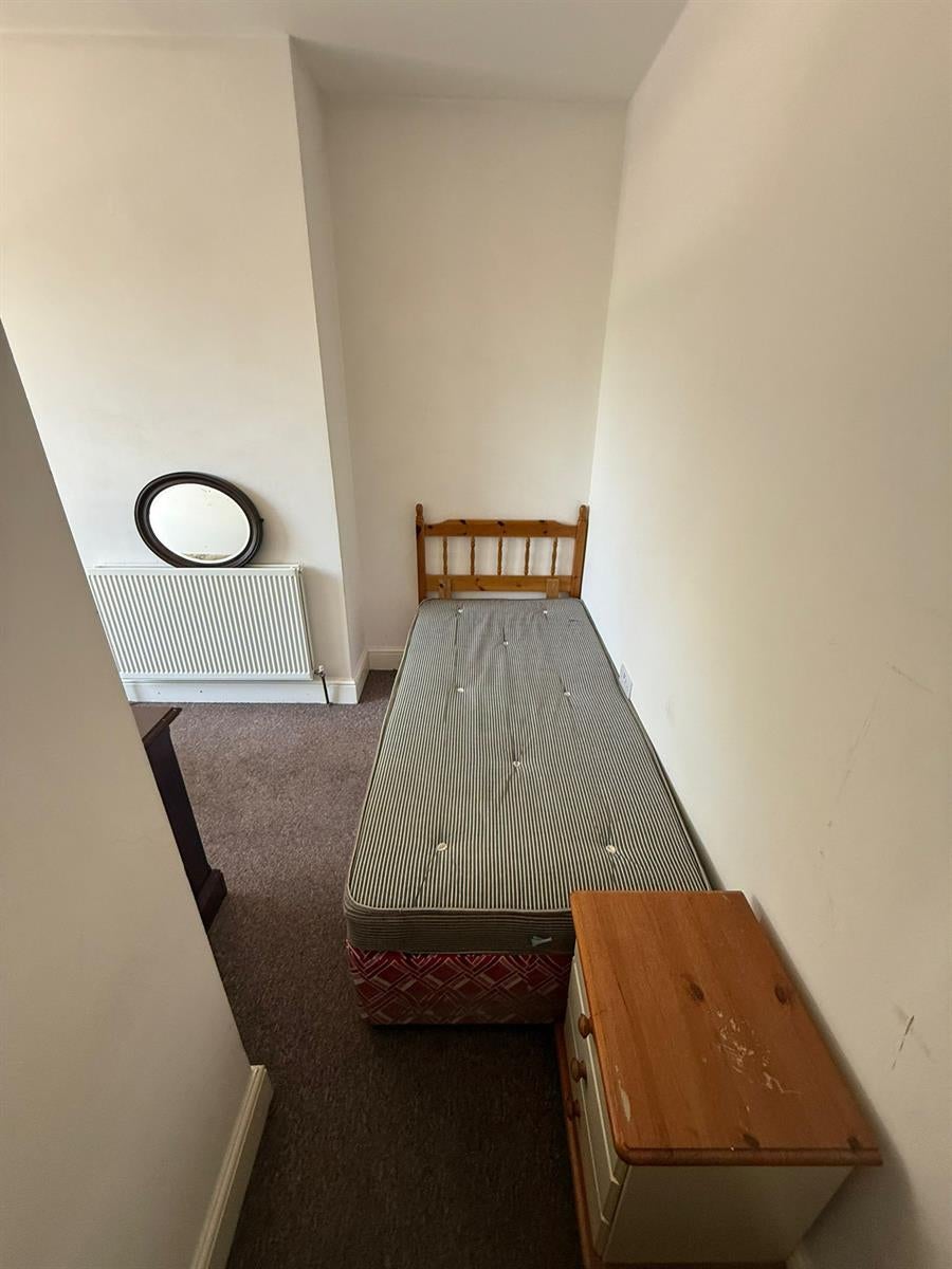 Room Carlton Road in Boston
