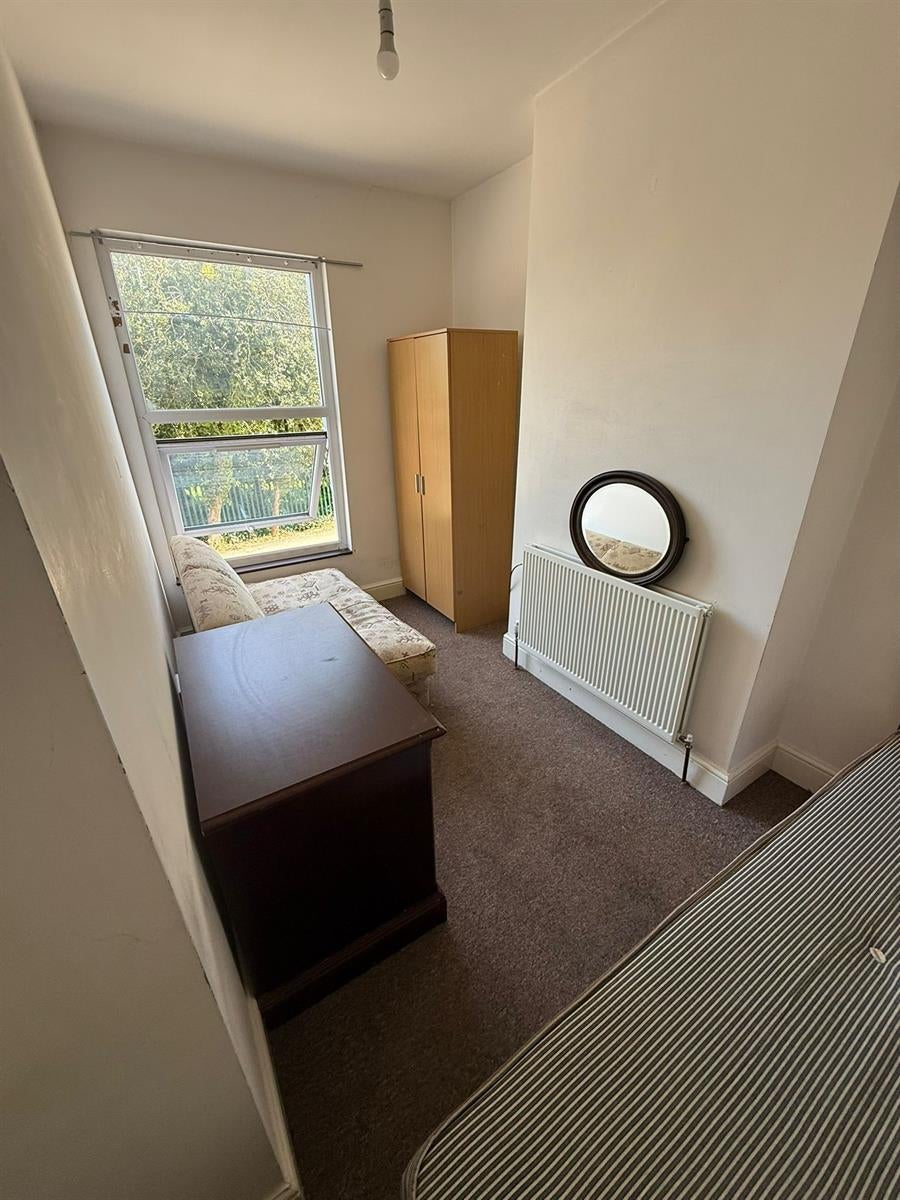 Room Carlton Road in Boston