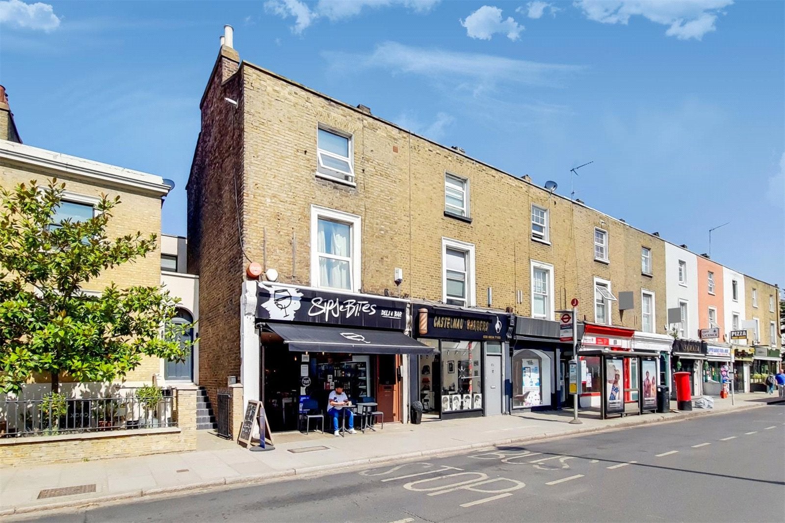 Flat Castelnau in Greater London