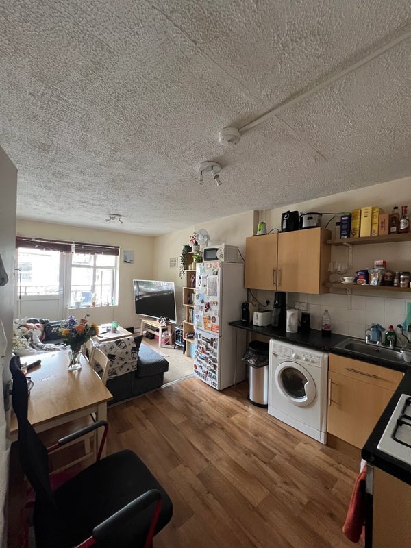 Flat Severus Road in Greater London