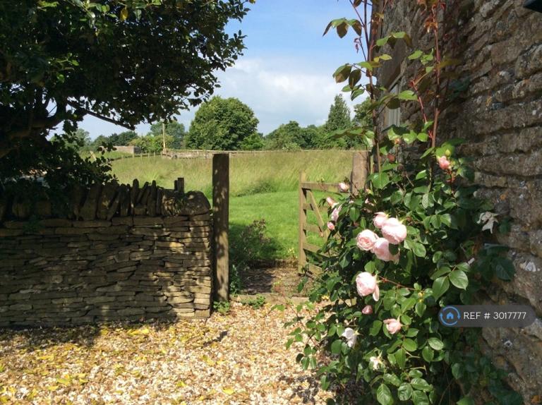 House Aston Grove in Cotswold District