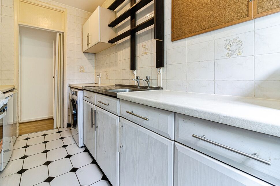 Flat Conyngham Road in Manchester