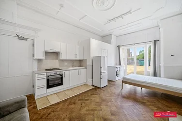 Flat Uxbridge Road in Greater London