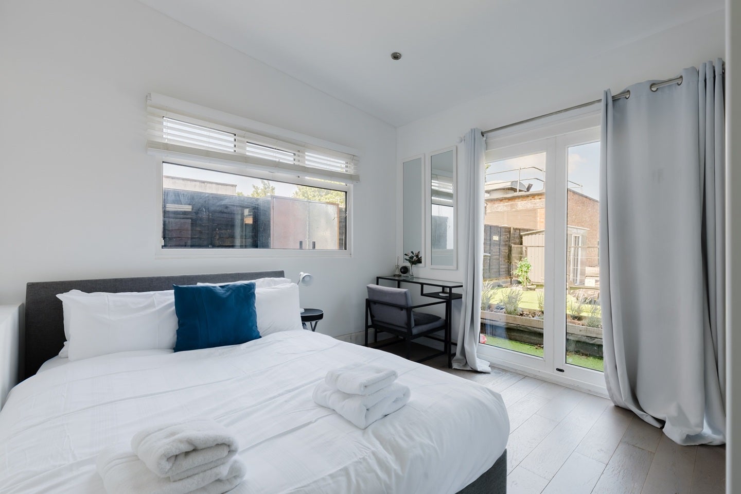 Flat Harrow Road in City of Westminster