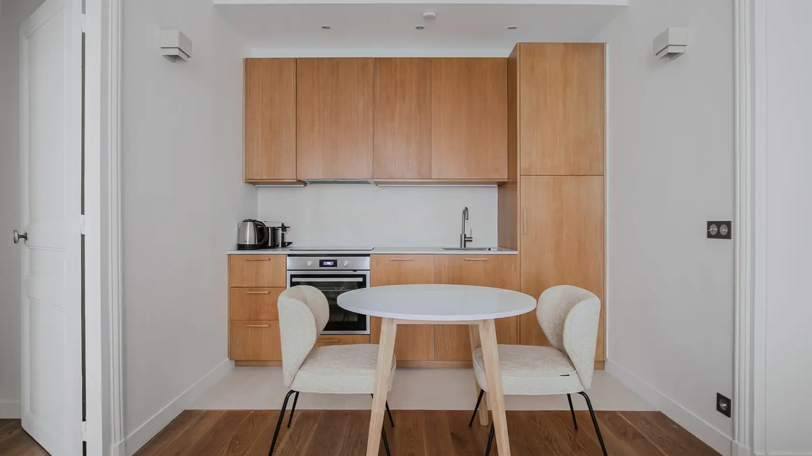 Flat Rue Pierre Demours in Paris