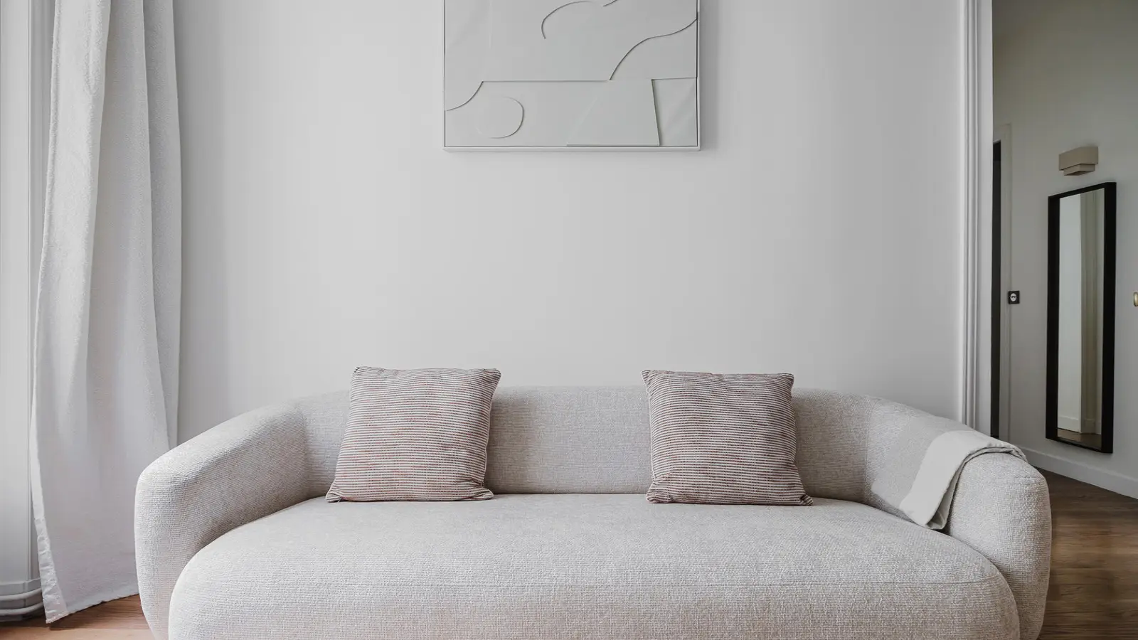 Flat Rue Pierre Demours in Paris