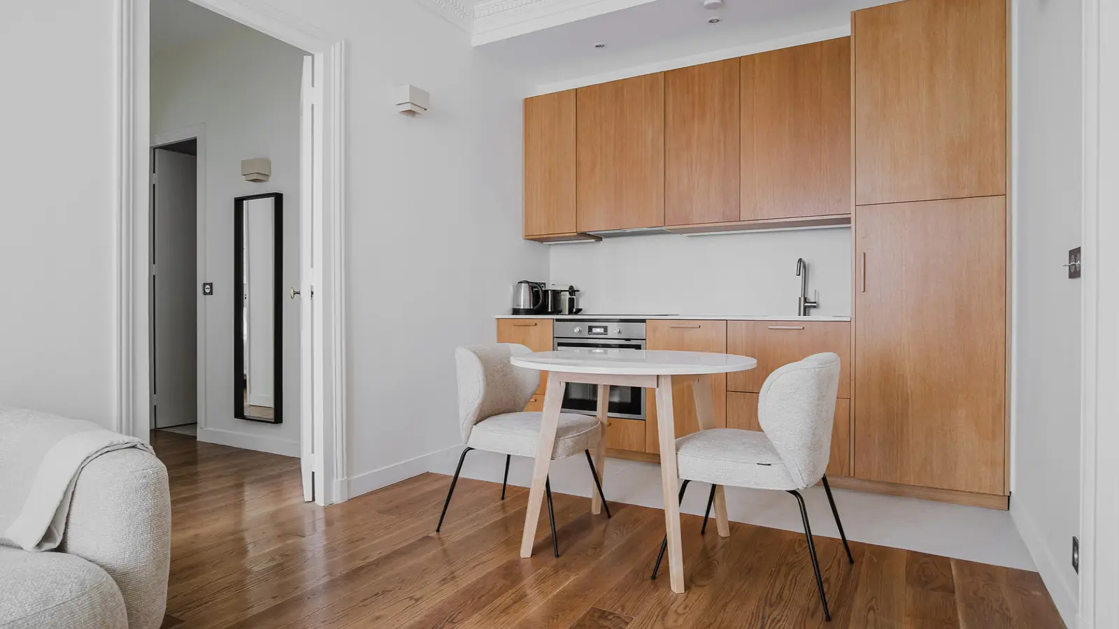 Flat Rue Pierre Demours in Paris