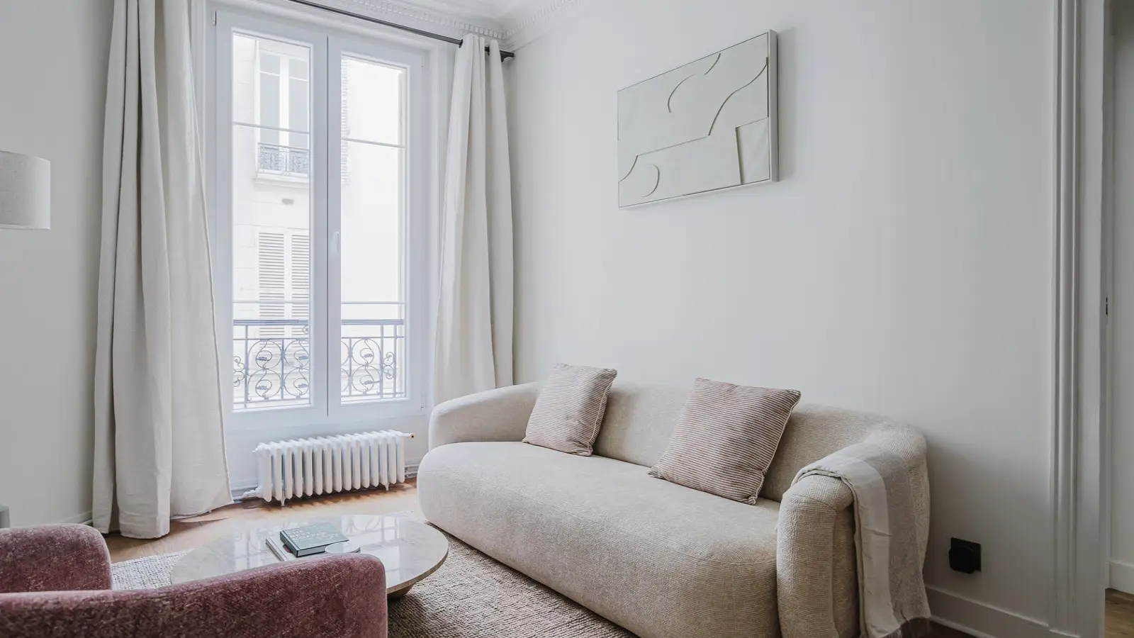 Flat Rue Pierre Demours in Paris