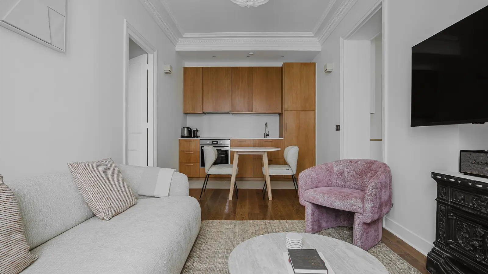 Flat Rue Pierre Demours in Paris