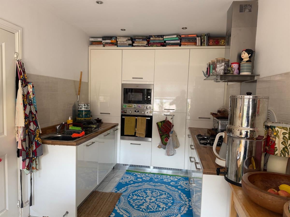 House Lakeside Close in Borough of Swale