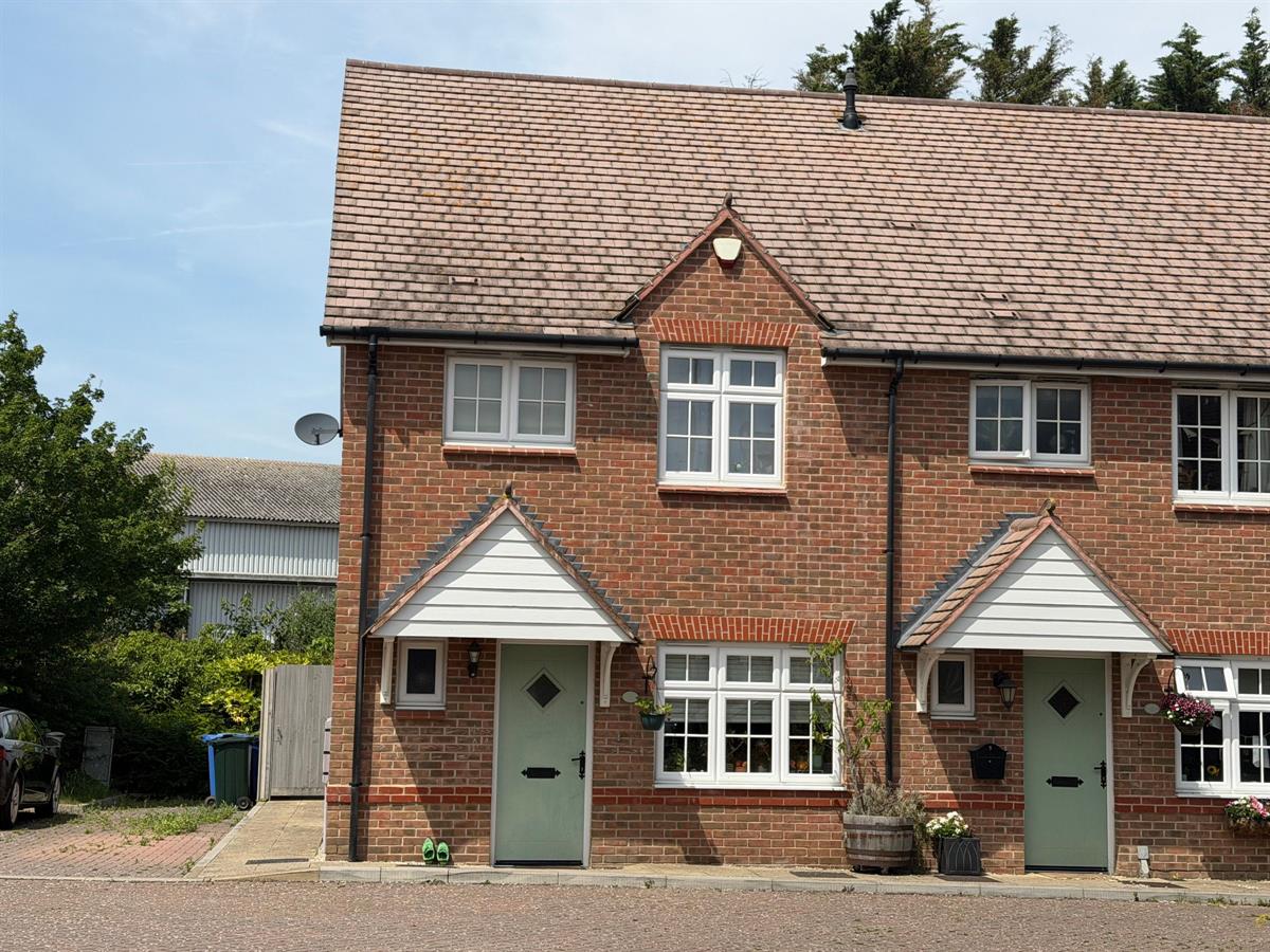 House Lakeside Close in Borough of Swale