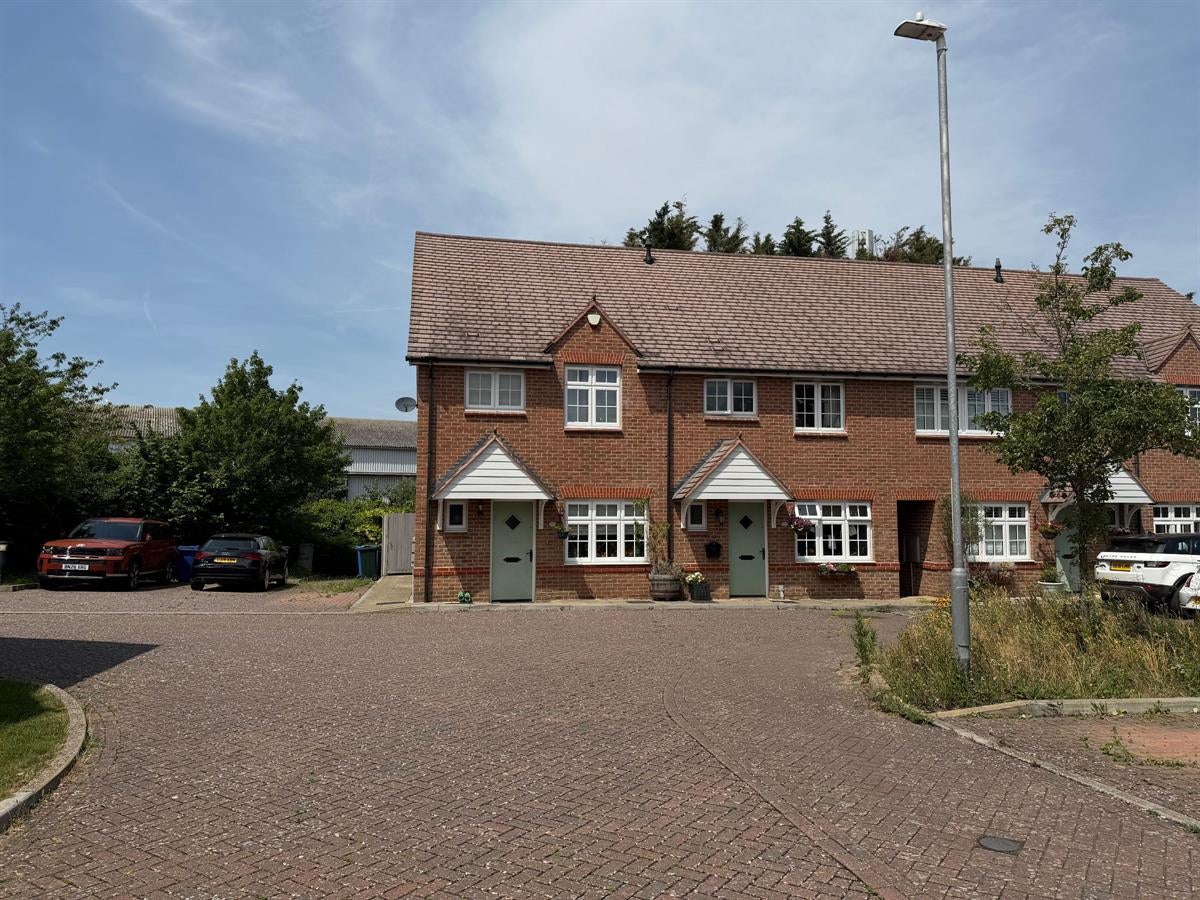 House Lakeside Close in Borough of Swale