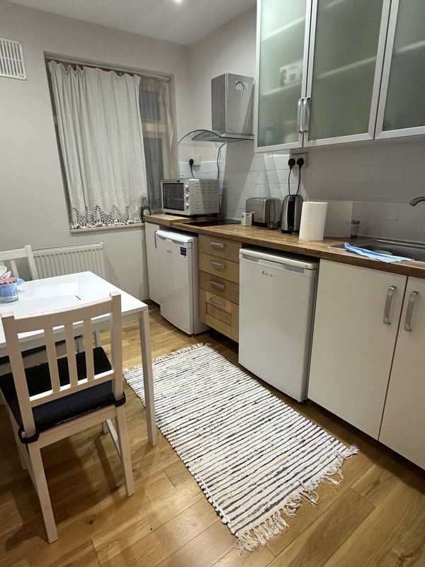 Room The Woodlands in Greater London
