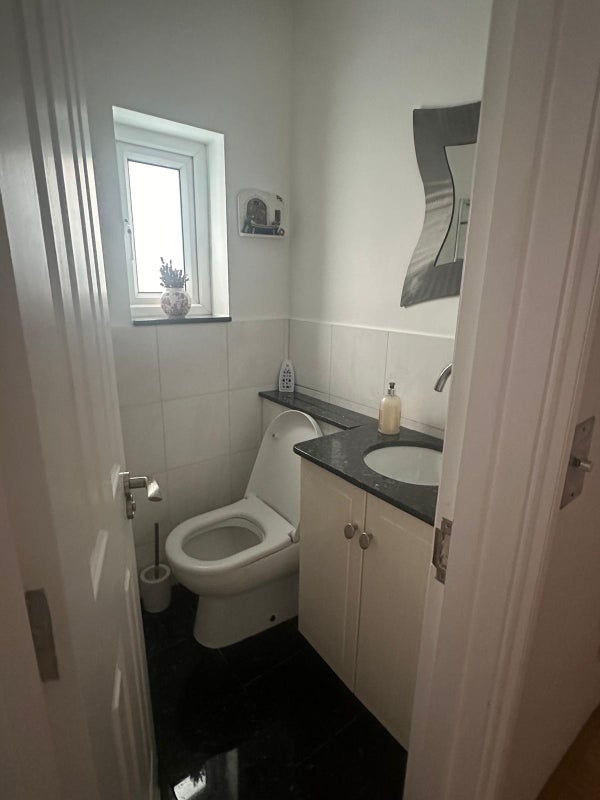 Room The Woodlands in Greater London