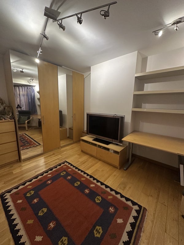 Room The Woodlands in Greater London