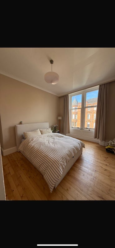 Room Dunearn Street in Glasgow
