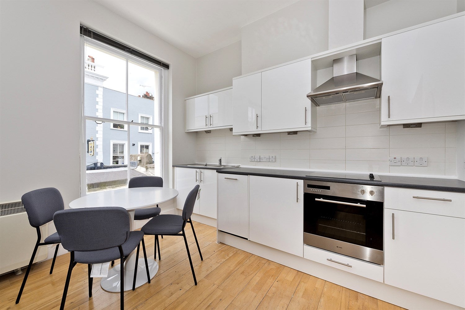 Flat Portobello Road in Greater London