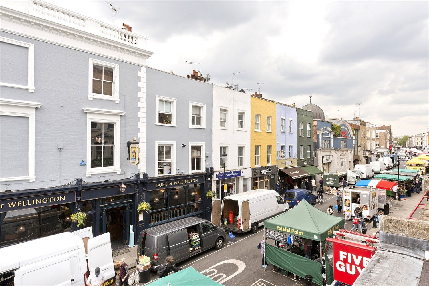 Flat Portobello Road in Greater London
