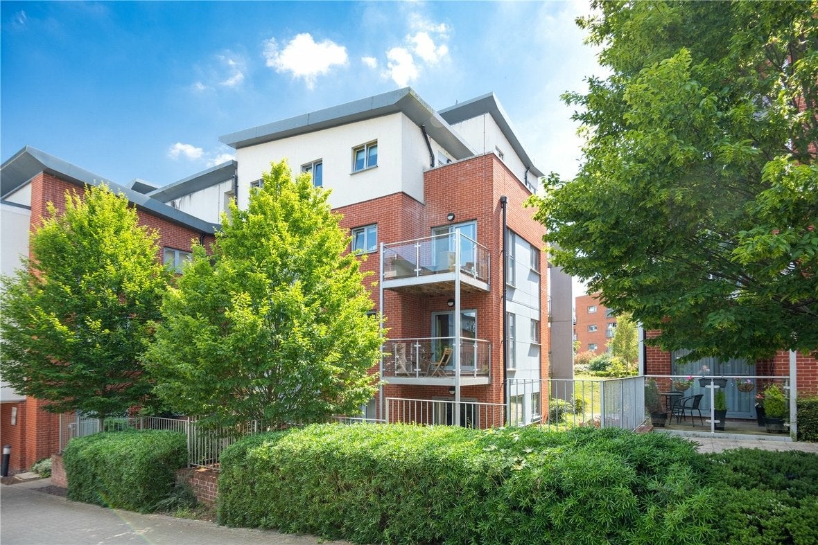Flat Charrington Place in St Albans