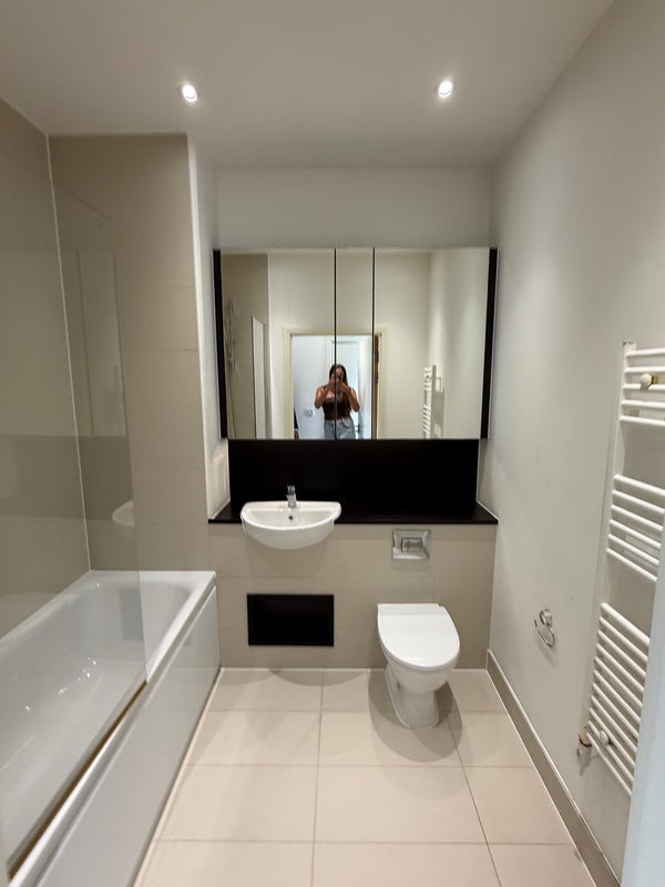 Flat Bramwell Way in Greater London