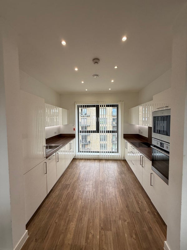 Flat Bramwell Way in Greater London