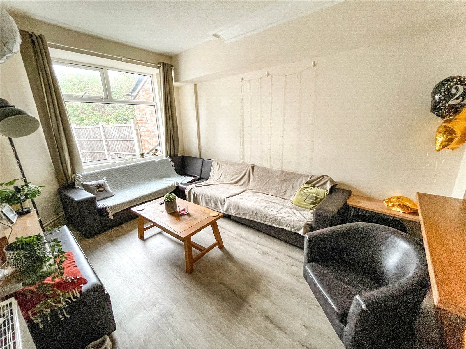Room Slade Lane in Manchester
