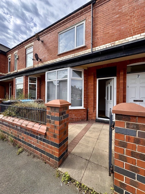 Flat Barff Road in Salford