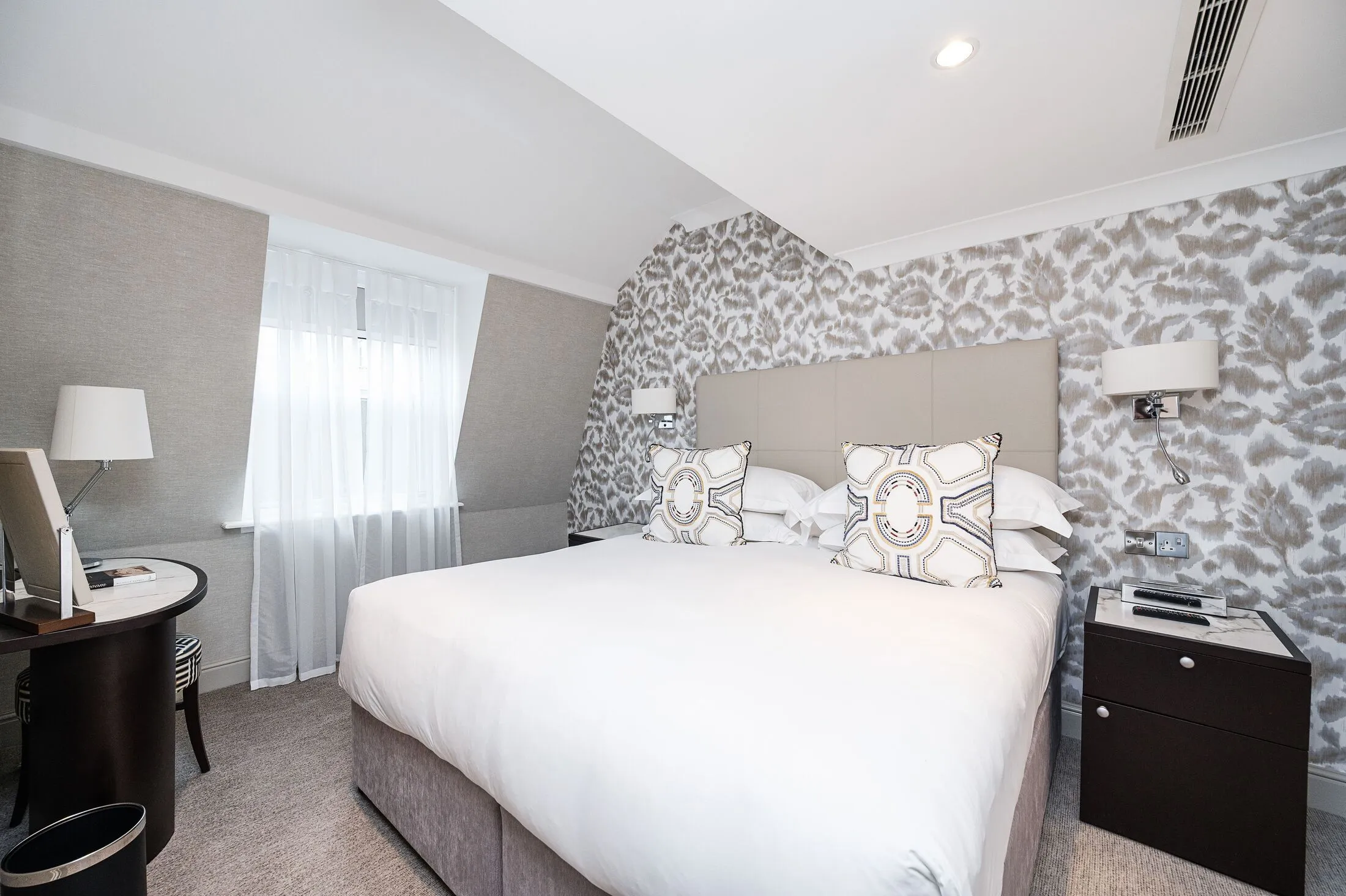 Flat Watling Street in City of London