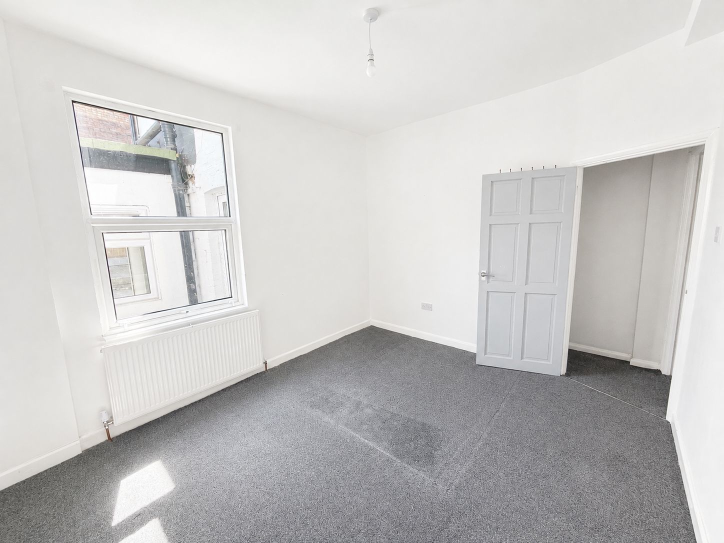 Flat Tavistock Avenue in Greater London