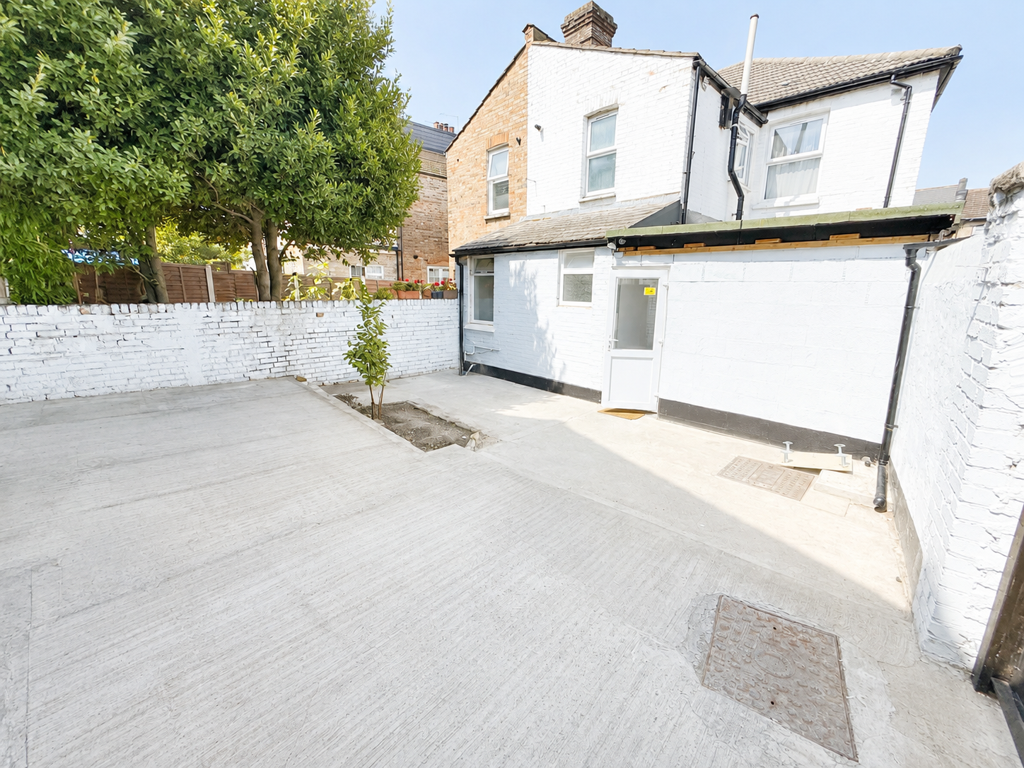 Flat Tavistock Avenue in Greater London