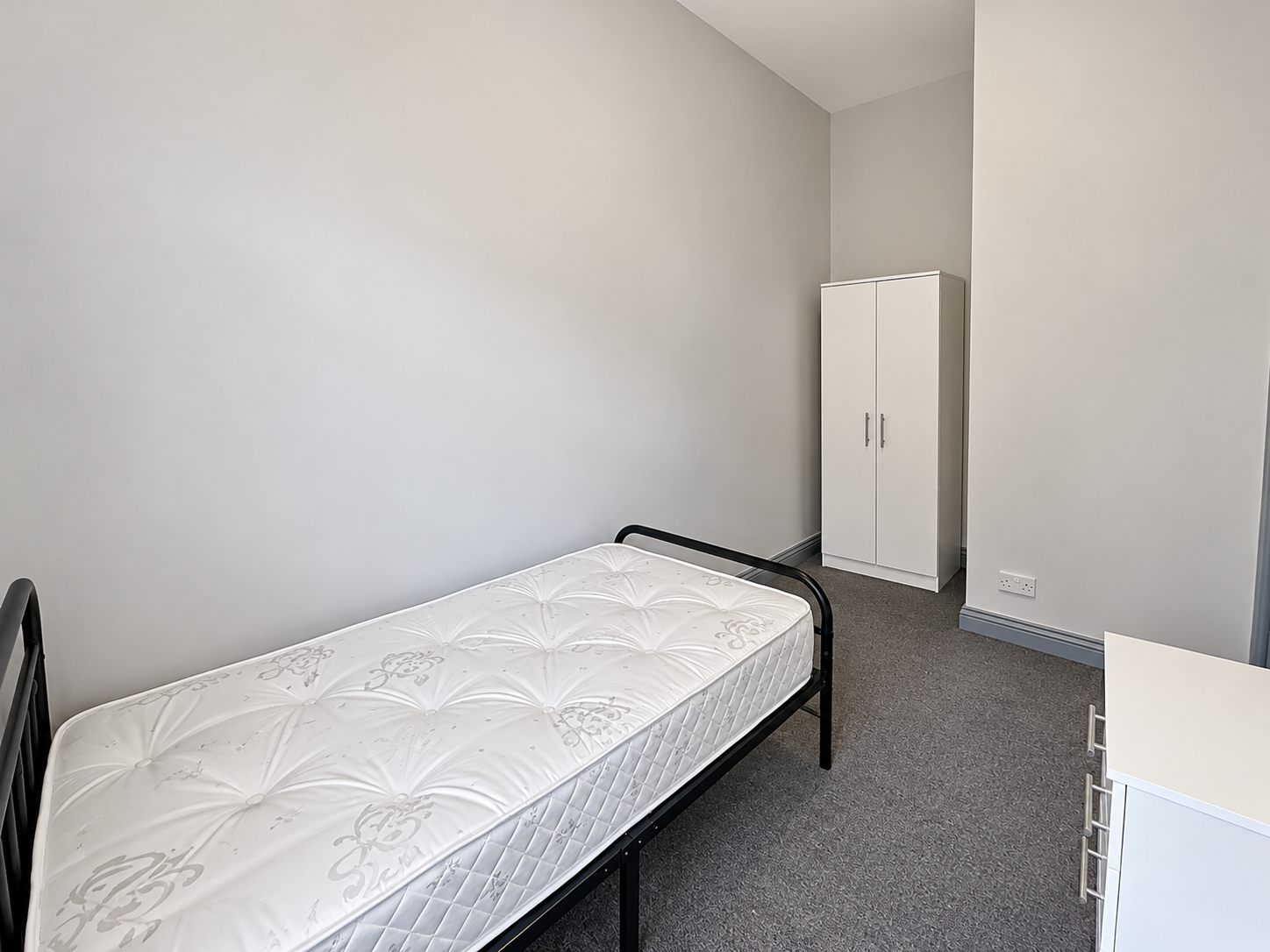 Room Grange Street in Wakefield