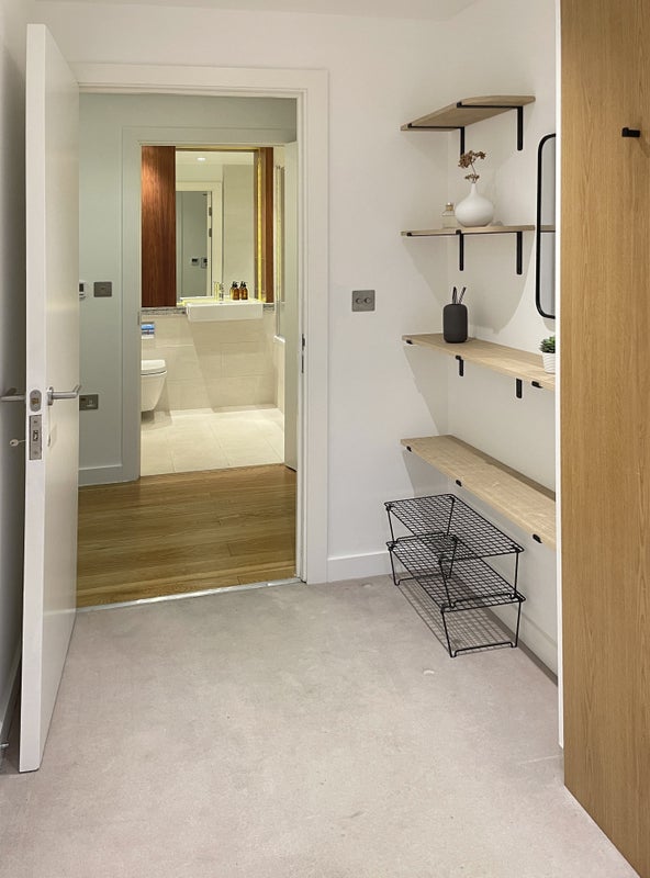 Room Micawber Street in Greater London