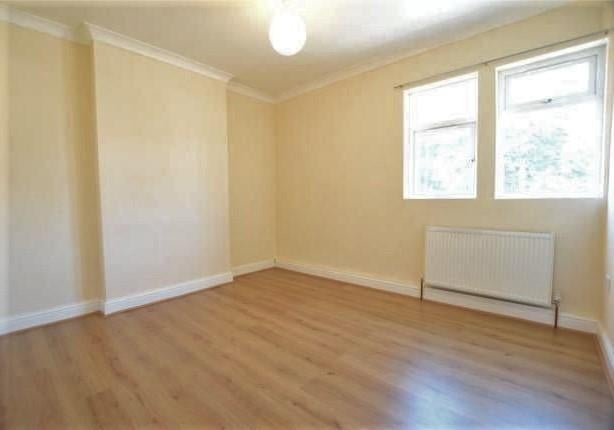 Flat Farnborough Road in Rushmoor