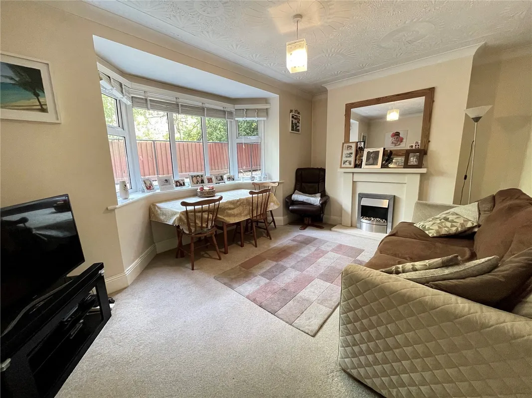Flat Bodorgan Road in Bournemouth