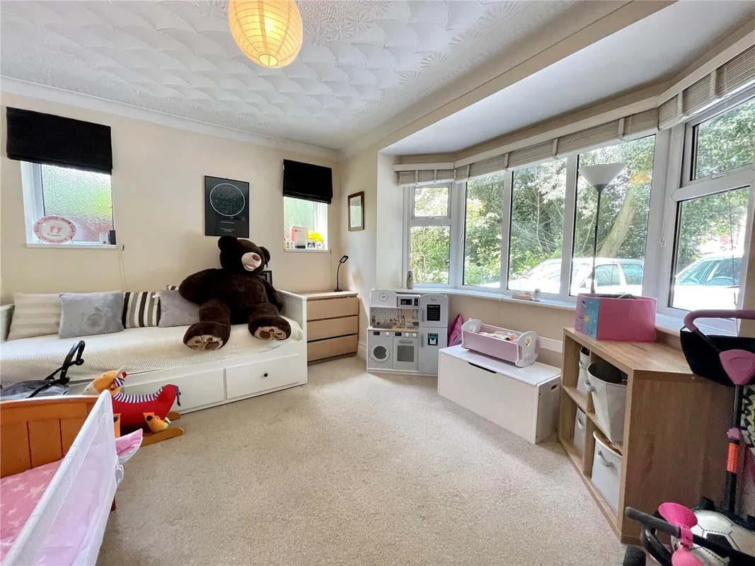 Flat Bodorgan Road in Bournemouth