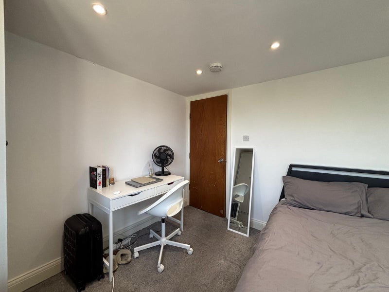 Room Browning Road in Greater London