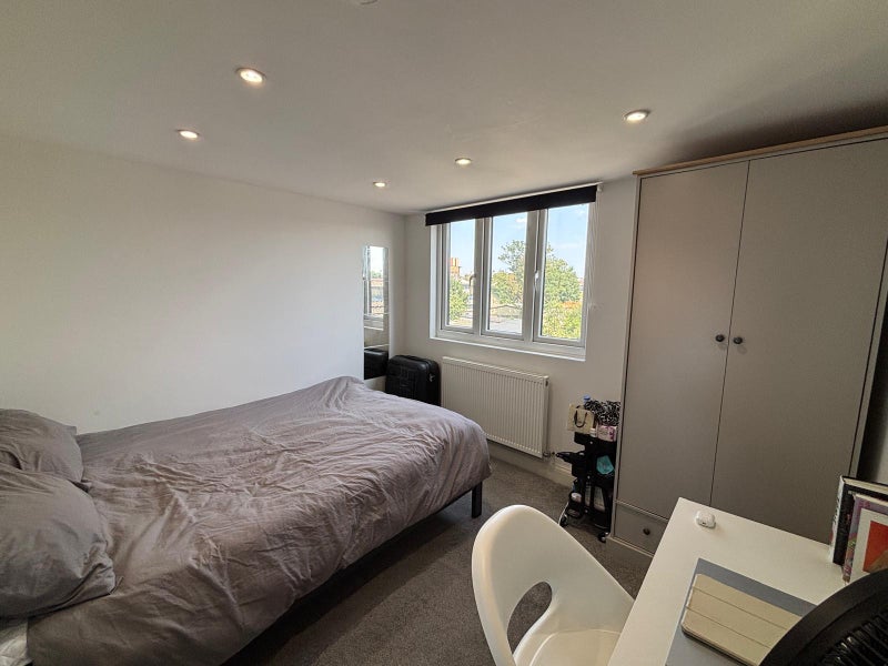 Room Browning Road in Greater London