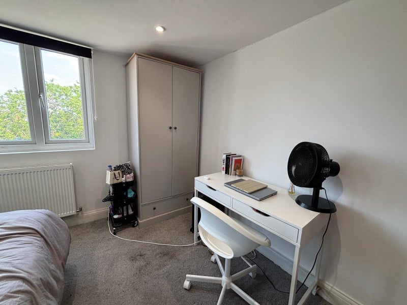 Room Browning Road in Greater London