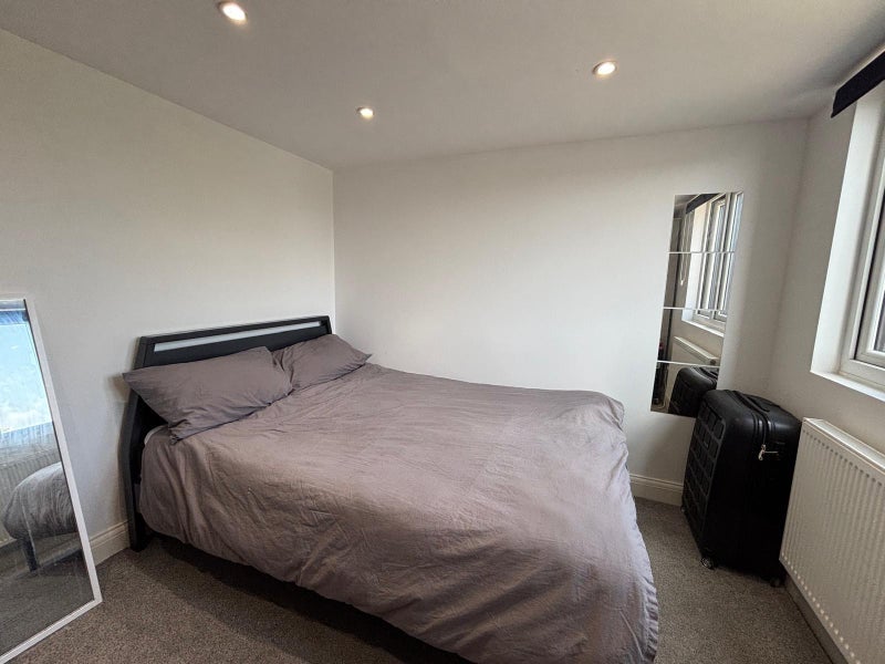 Room Browning Road in Greater London