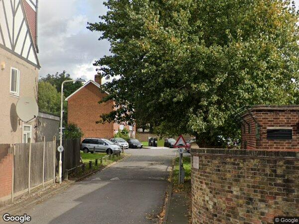 Flat Suffolk Court in Greater London