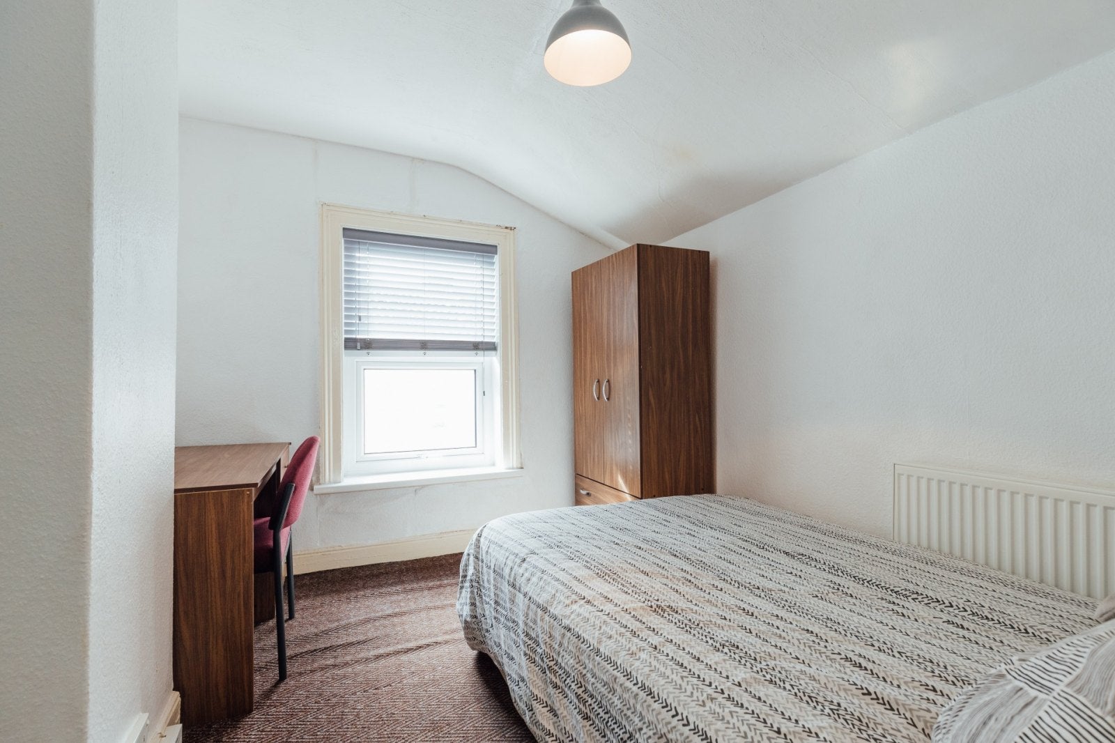 Room Princes Road in Hull