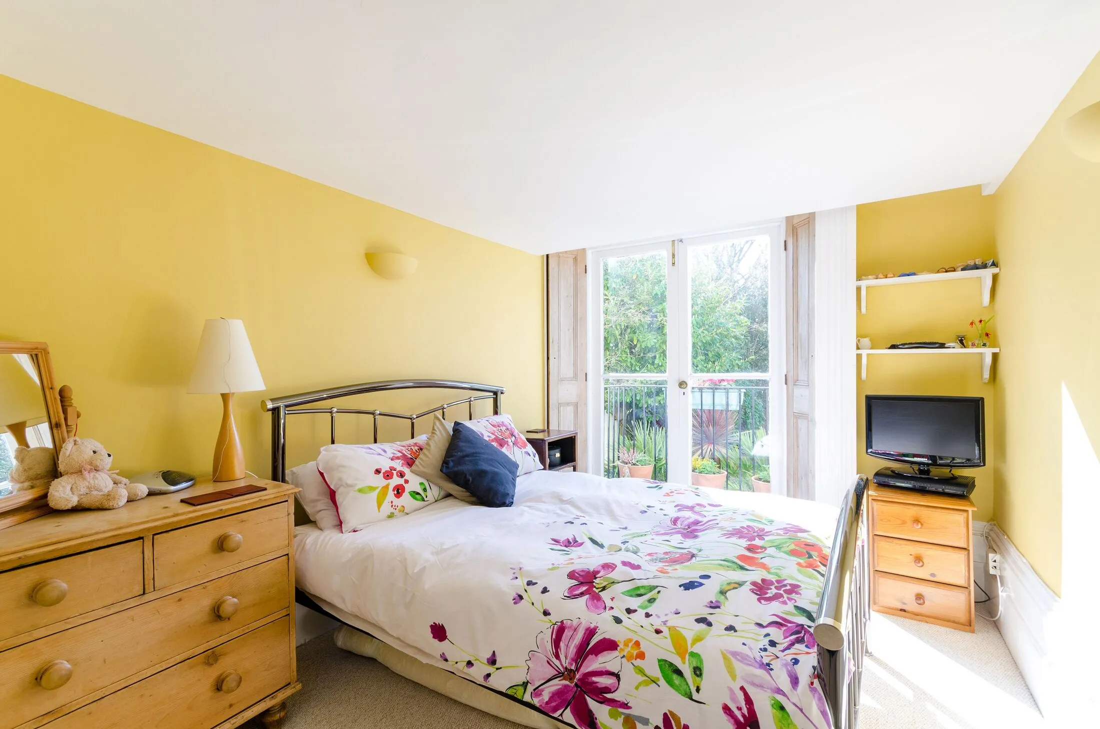 Flat Wolsey Road in Elmbridge