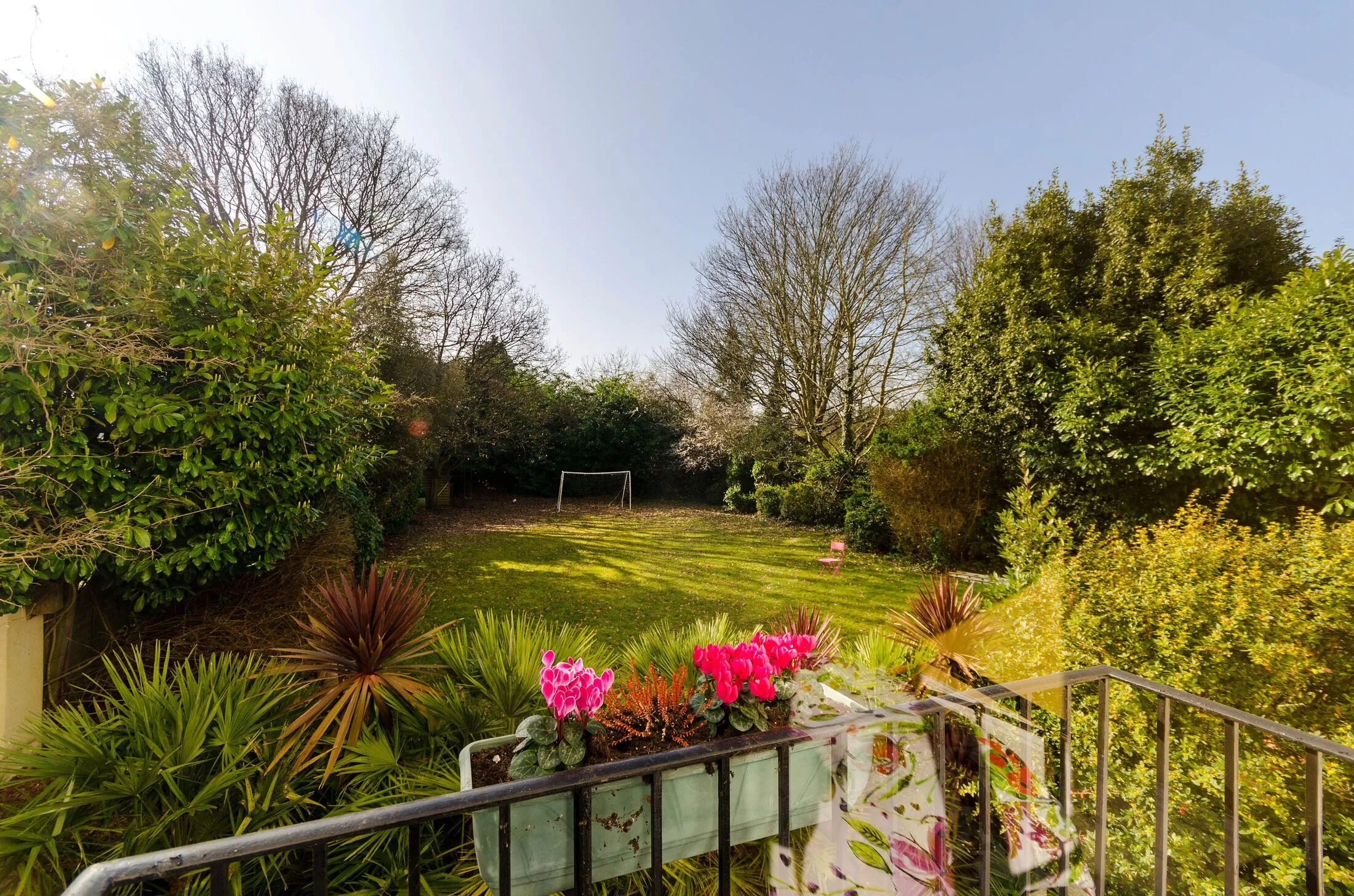 Flat Wolsey Road in Elmbridge