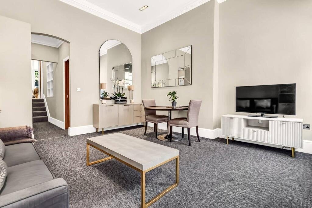 Flat Draycott Place in Greater London